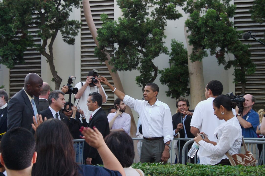 Barack peaces out