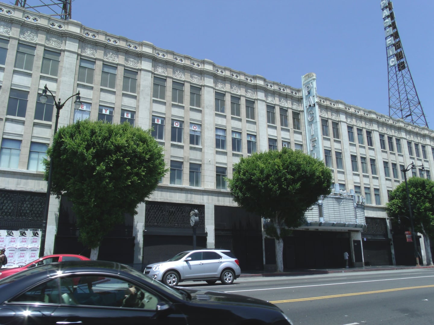 Photo of Hollywood Pacific Theatre (Warner Pacific Theater)
