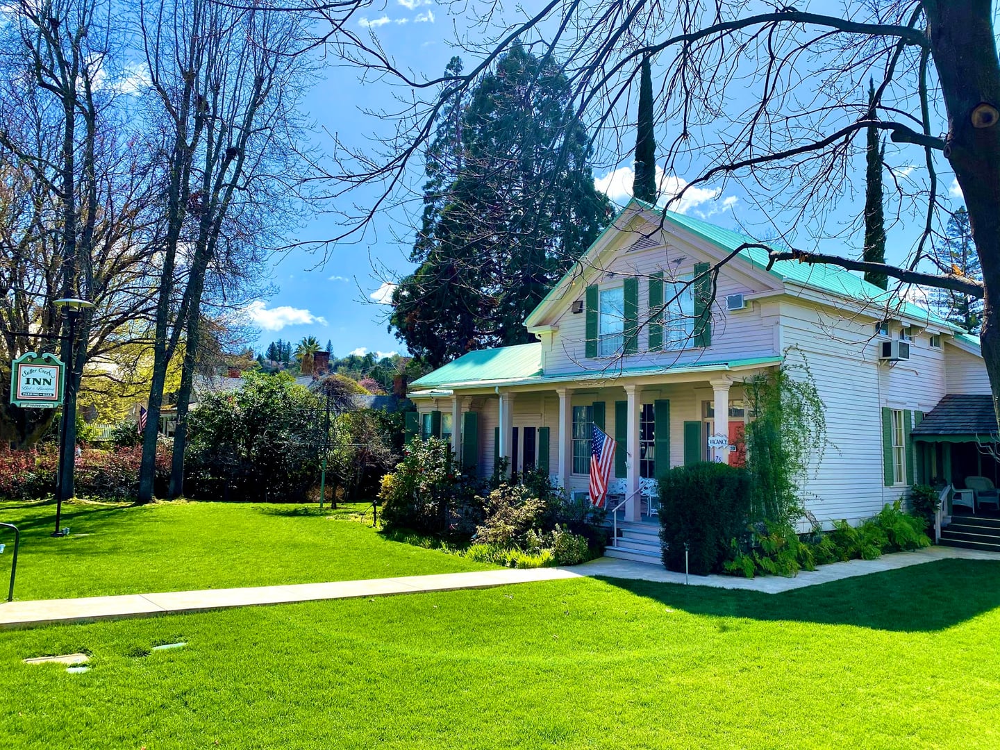 Two-story New England-style main house of the Sutter Creek Inn on Main Street in Sutter Creek, California's Gold Country