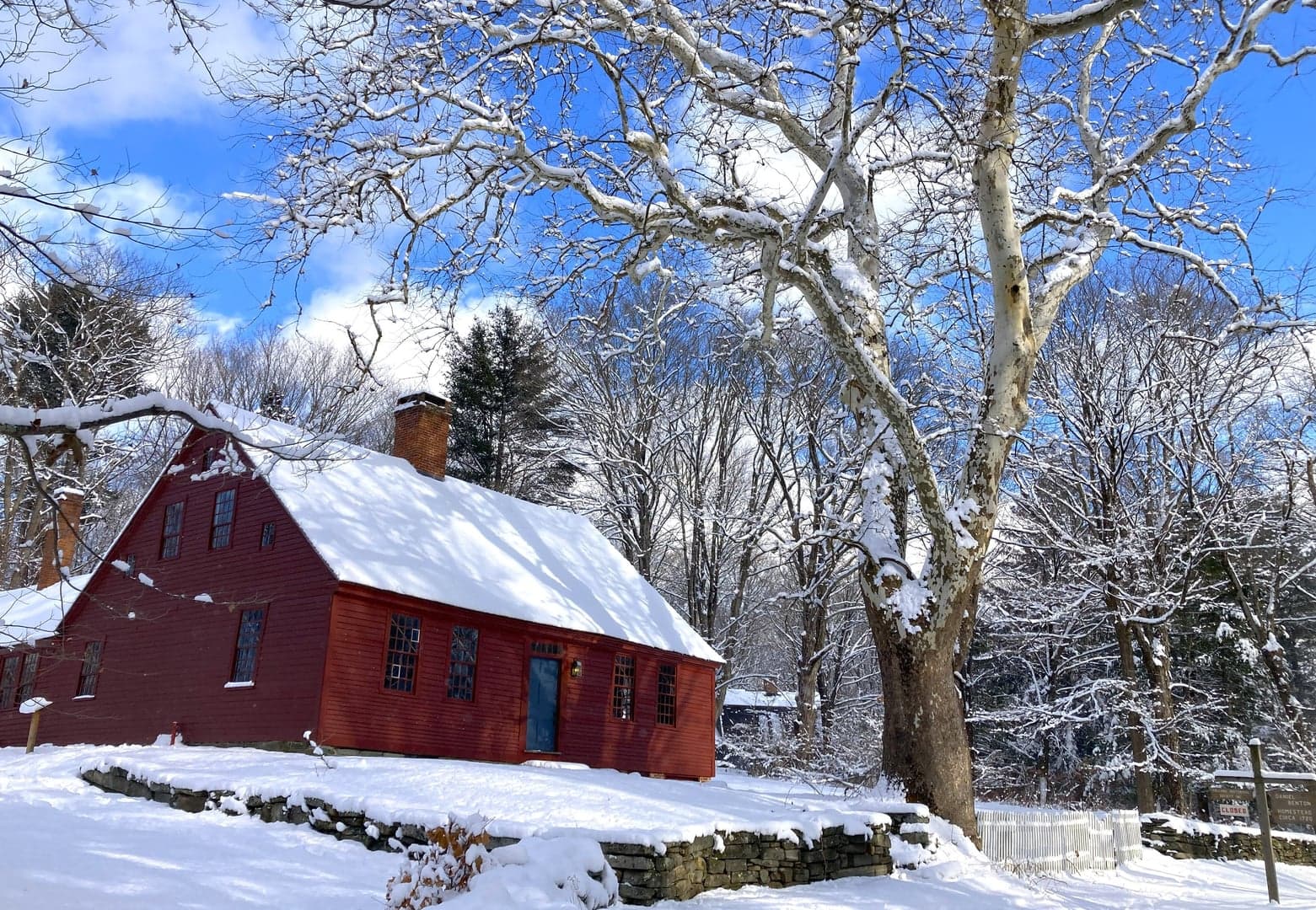 Front view of the 1720 Daniel Benton Homestead, a colonial Cape-style museum house in Tolland, Connecticut
