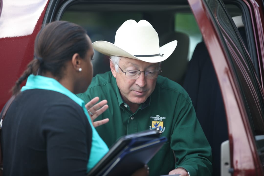 Secretary Ken Salazar arrives onsite to meet with stakeholders and sign the Blueway designation for the Connecticut River in Hartford, Connecticut.


Credit: USFWS