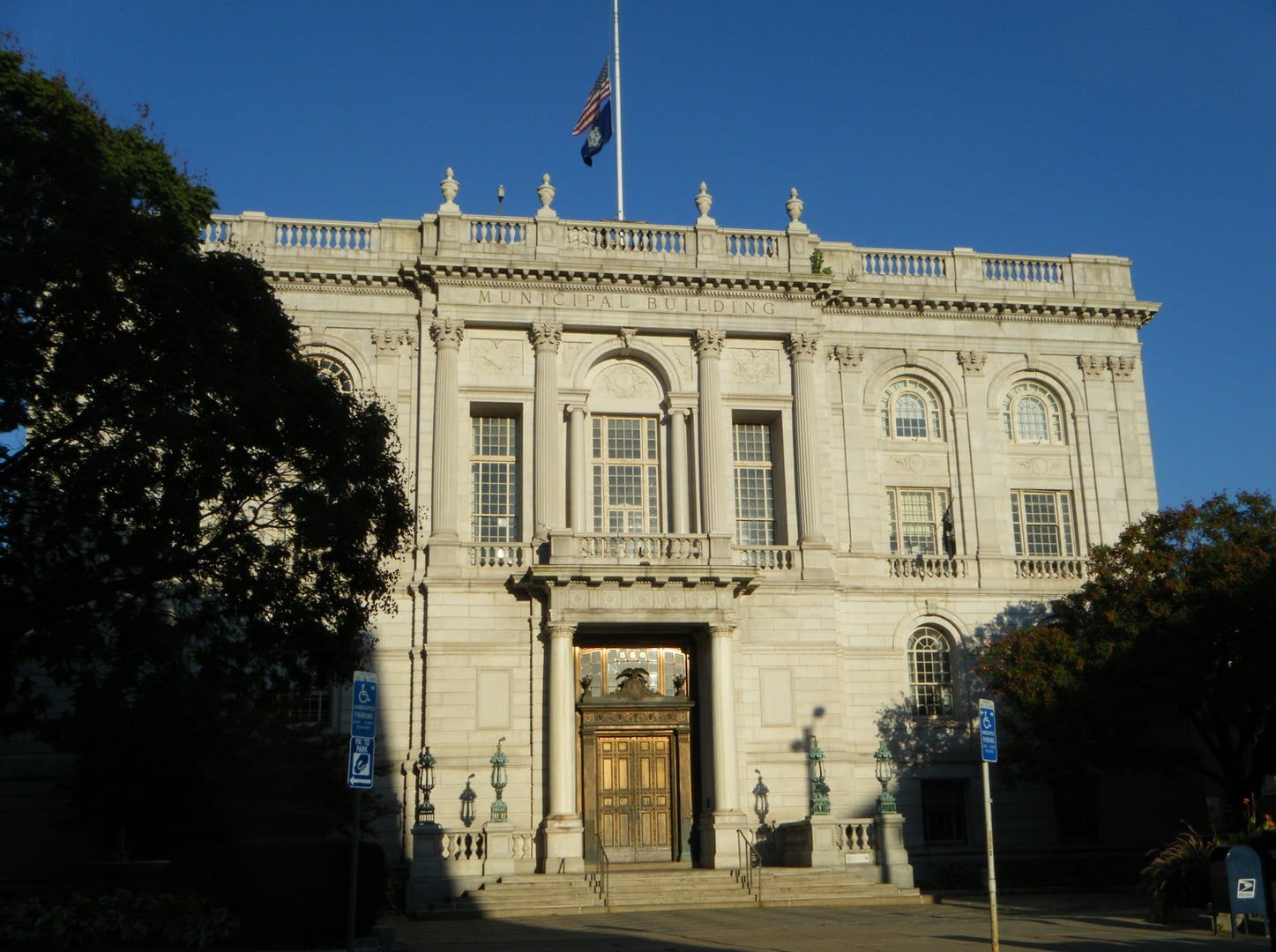 Beaux-Arts granite facade of the Hartford Municipal Building (Hartford City Hall) at 550 Main Street, Connecticut's most ornate Beaux-Arts civic building