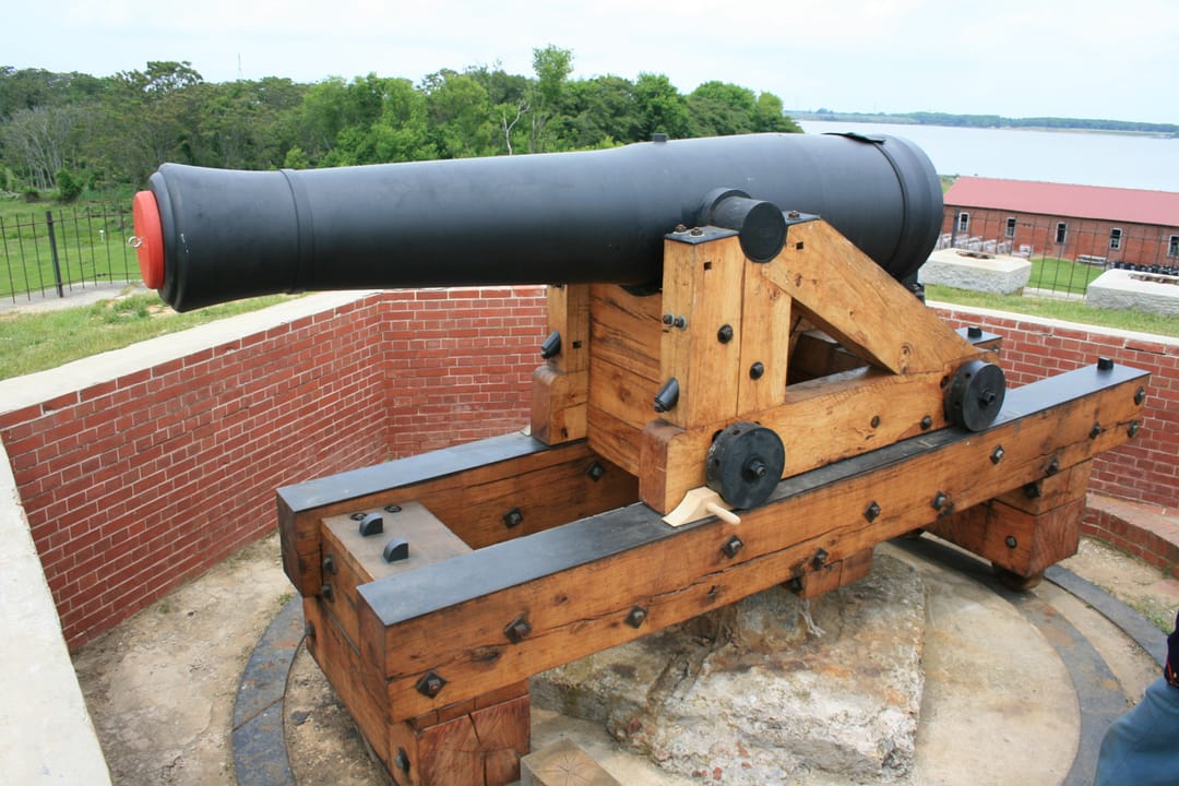 An 8-inch Columbiad gun, a circa-1855 original, mounted en barbette on Fort Delaware's northwest bastion overlooking the Delaware River (2009).