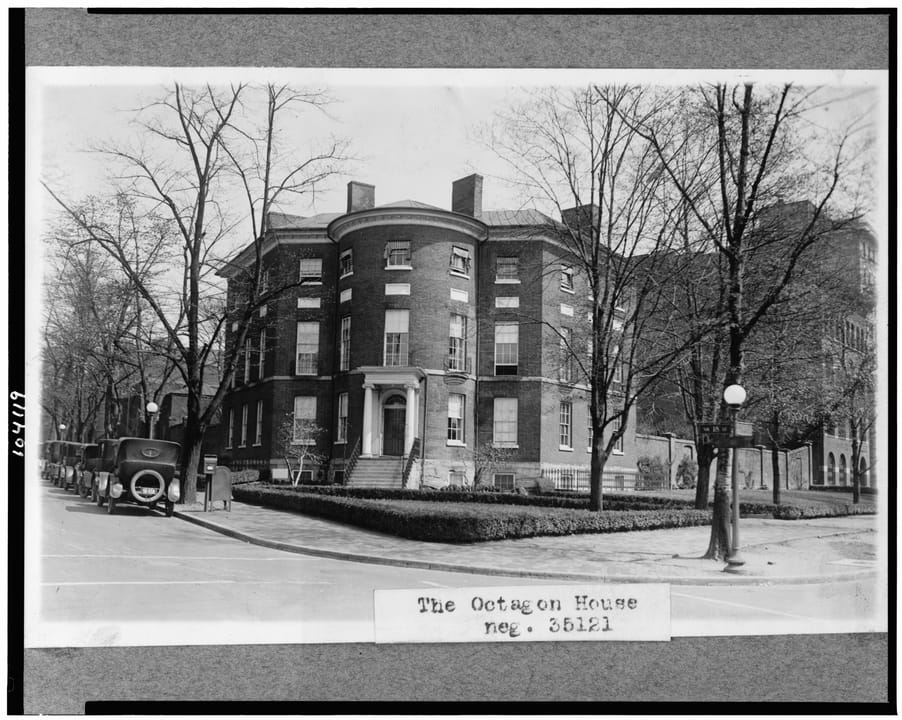 The Octagon House and corner grounds, Washington, D.C., 1909; a period automobile is parked at the curb and a caption board reading "The Octagon House" is visible at lower right.