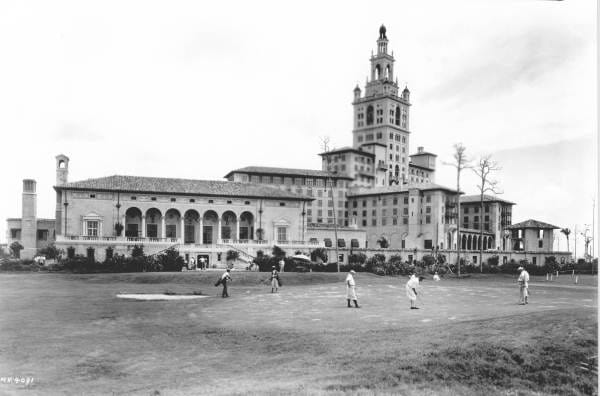 Local call number: RC15836
Title: Golfers at the Miami Biltmore: Coral Gables, Florida
Date: September 4, 1927
Photographer: http://www.floridamemory.com/solr-search/results/?q=collection:%22Florida Photographic Collection" AND photographer:"Fishbaugh, W. A.(William A.), b. ca. 1873"&amp;searchbox=1