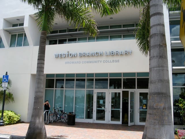 Library_Front2
