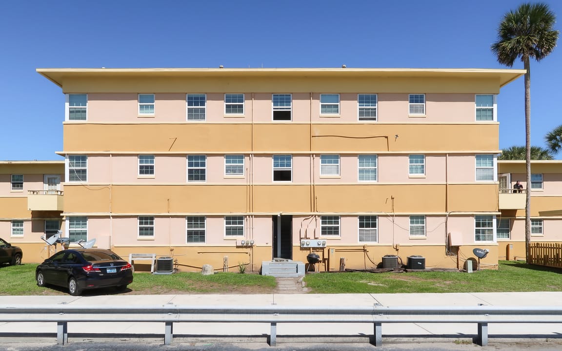 In Jacksonville Beach, Florida, was the backside of an apartment building at 222 S 2nd Ave, built in 1959 according to the building's Duval County property record, on the south side of 2nd Avenue South, east of 3rd Street South.
According to Google Street View, this paint color was applied sometime 