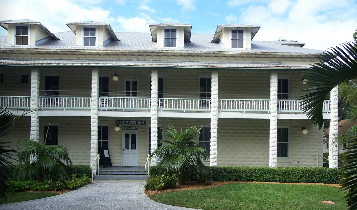 Panoramic front view of the New River Inn showing its full row of roof dormers and ground-floor entrance, Fort Lauderdale, Florida, 2010.