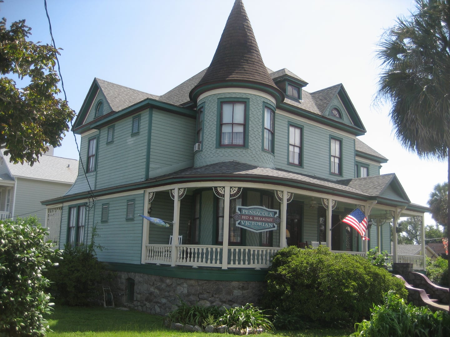 Queen Anne Victorian exterior of the Pensacola Victorian Bed and Breakfast at 203 W Gregory St
