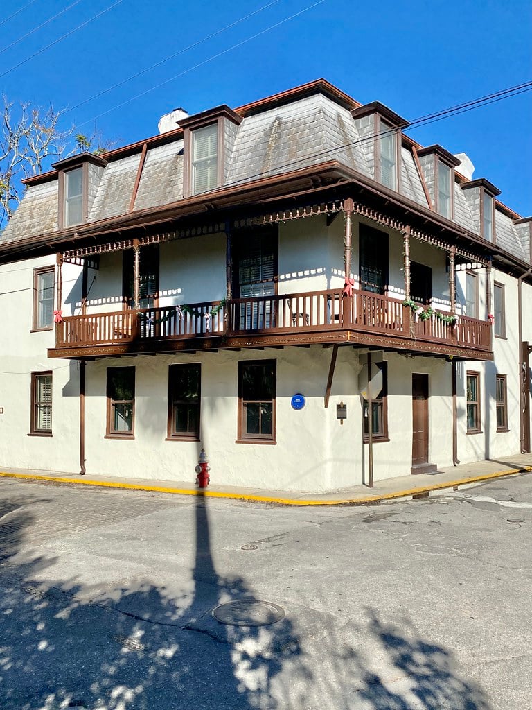 Three-story Spanish colonial coquina inn with second-story balcony at 279 St. George Street in St. Augustine, Florida