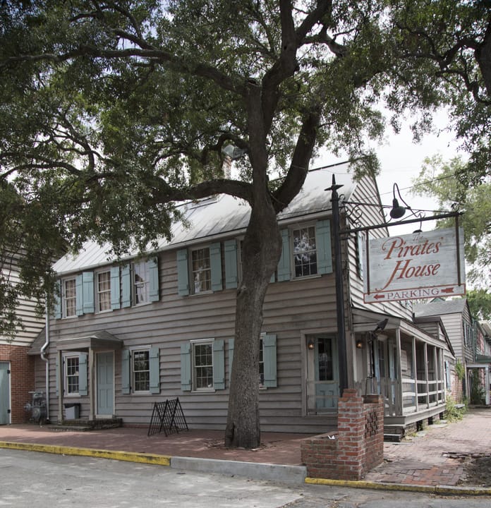 The Pirates' House restaurant exterior in Savannah, Georgia, a centuries-old tavern from 1734