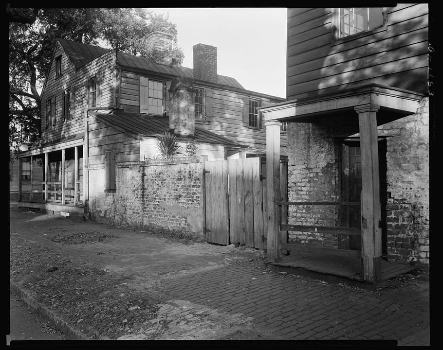 A 1939 or 1944 view of the Pirates' House courtyard and porch entrance, Savannah, by Frances Benjamin Johnston.