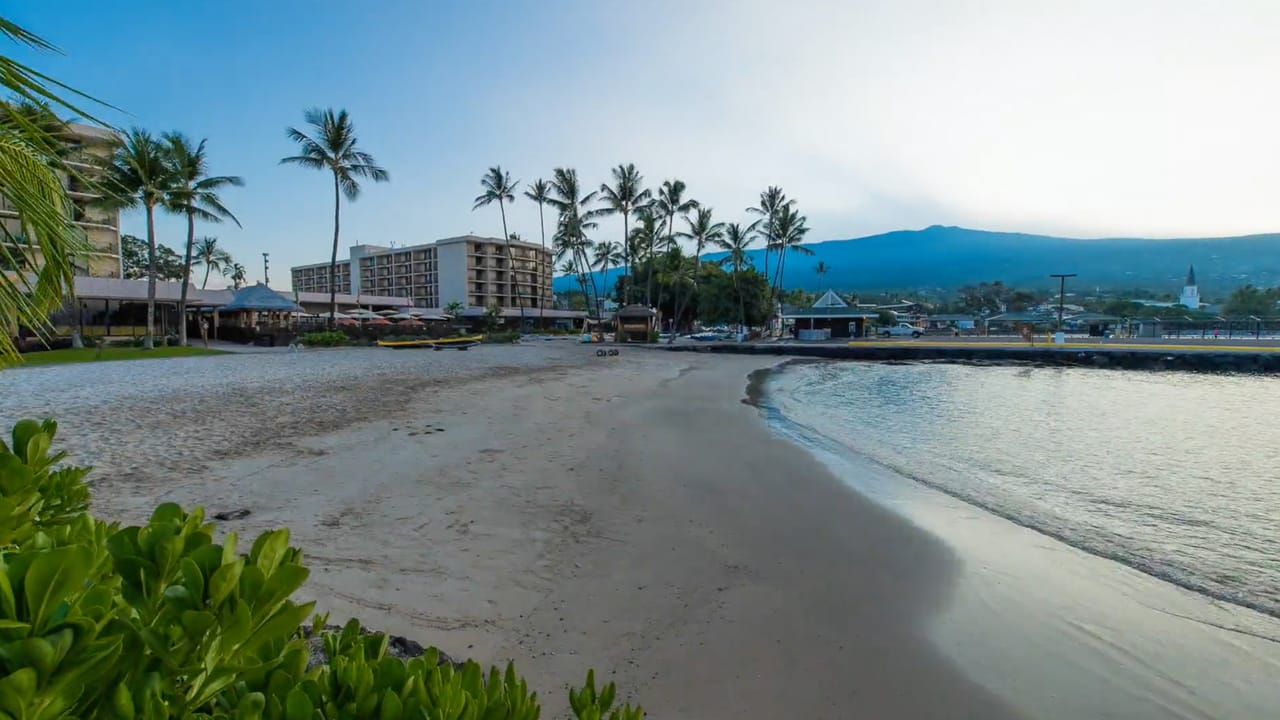 The Courtyard by Marriott King Kamehameha's Kona Beach Hotel and the reconstructed Ahu'ena Heiau on Kamakahonu Bay, Kailua-Kona, Hawai'i