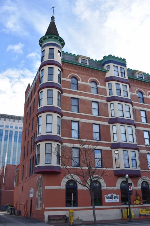 Low-angle view of the Idanha Hotel's corner turret and upper stories from the side alley, 2018.