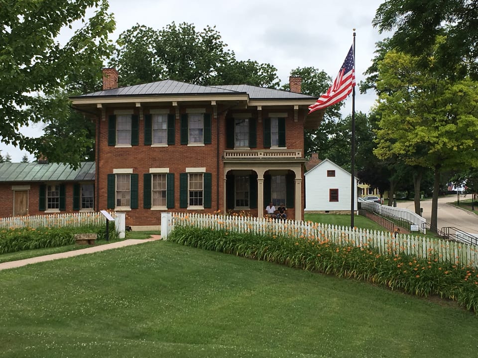 Photo of Amelia's Galena Ghost Tours