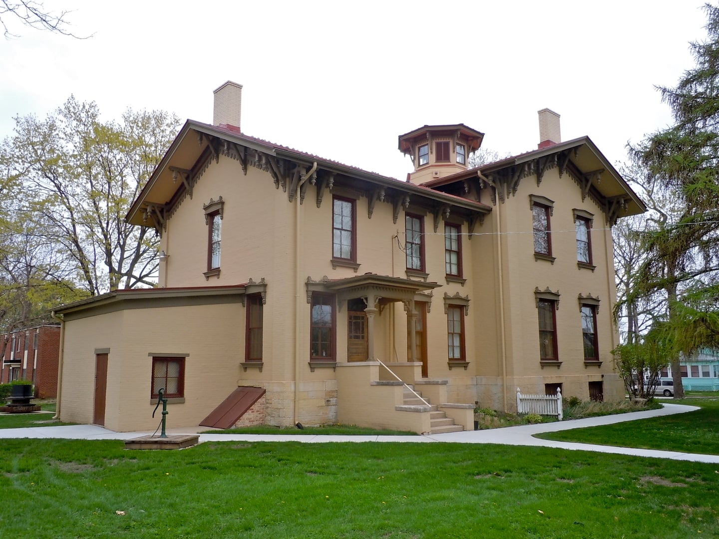 Exterior of the William A. Tanner House at 305 Cedar St, Aurora, Illinois, photographed in 2011 showing the 1857 Italianate facade