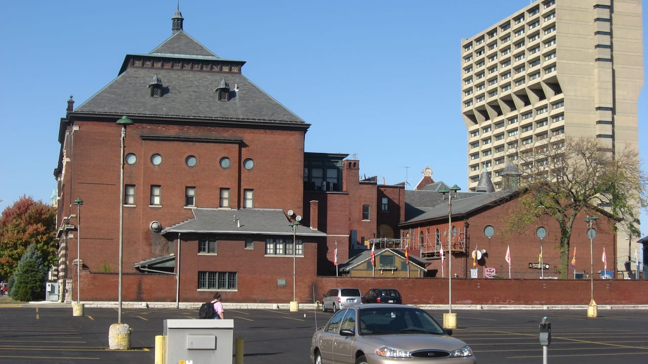 Rear elevation of the Athenaeum (Das Deutsche Haus), showing the hipped roof and gymnasium/Turnhalle wing, Indianapolis, 2010.