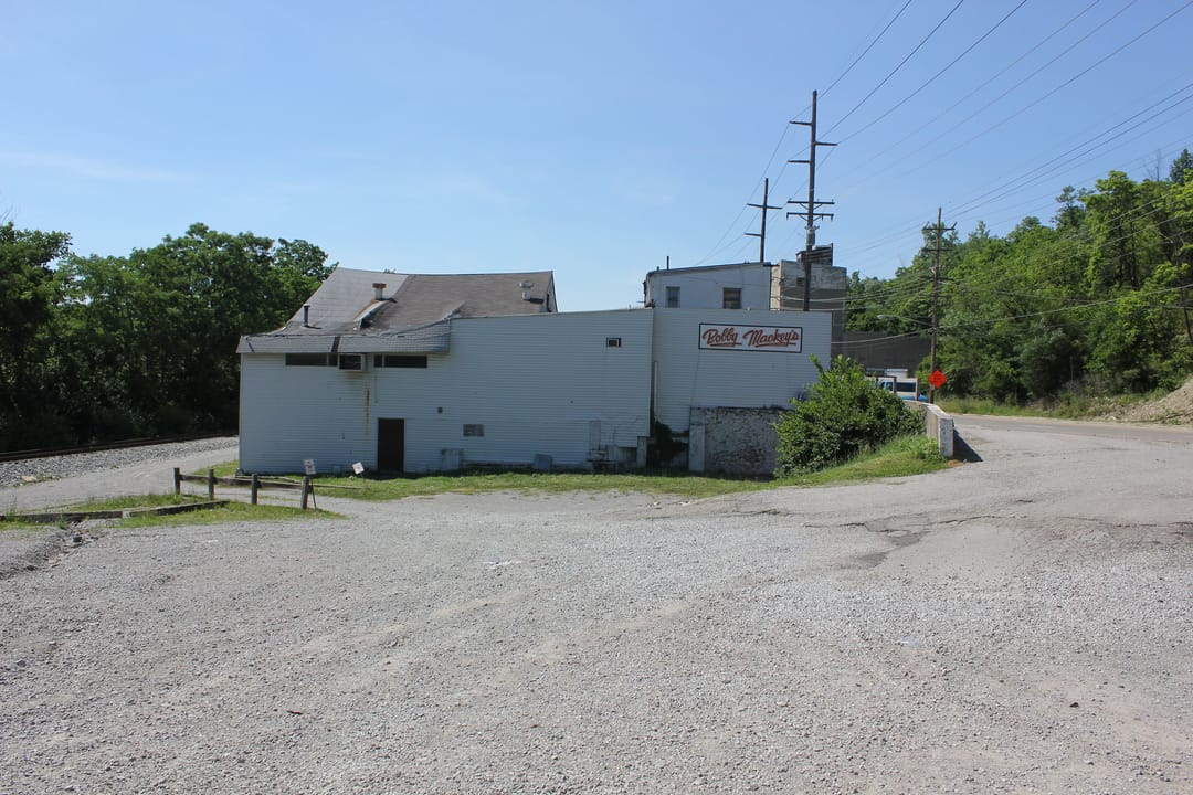 The original Bobby Mackey's Music World roadhouse on Licking Pike in Wilder, Kentucky, in 2016. The building was demolished in December 2024; the club operates from a temporary location in Florence while it rebuilds on this site.