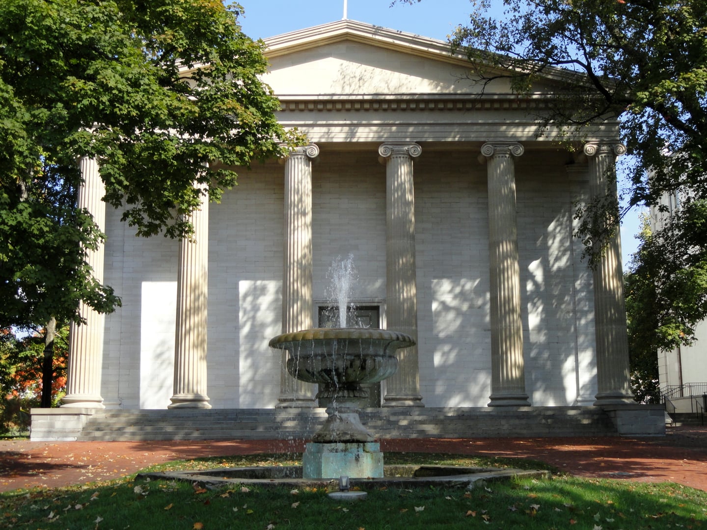 Greek Revival facade of the Kentucky Old State Capitol in Frankfort, built 1830