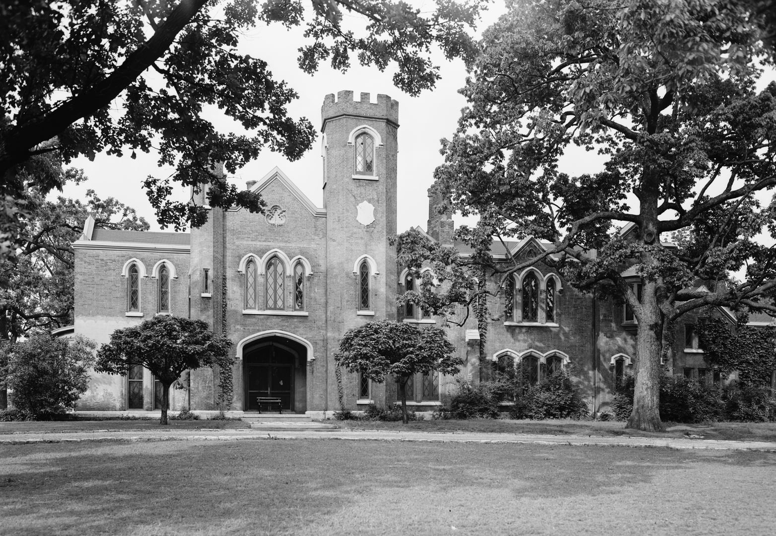 Loudoun House 1852 Gothic Revival villa front facade in Lexington, Kentucky