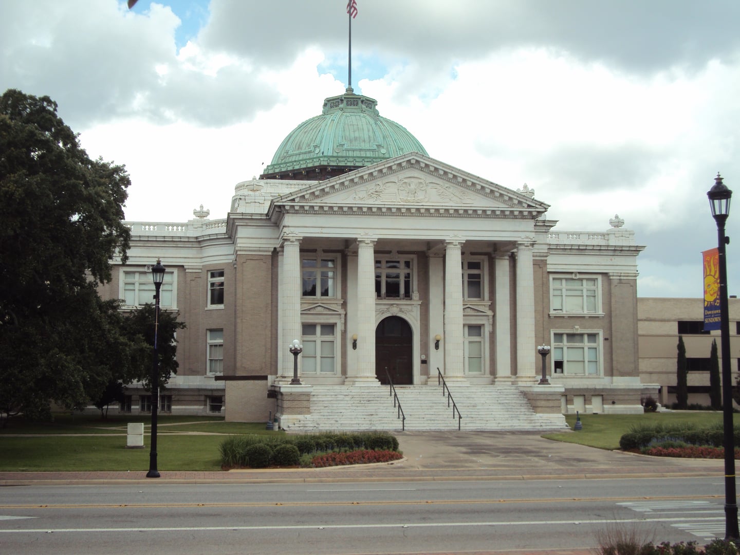 Photo of Calcasieu Parish Courthouse