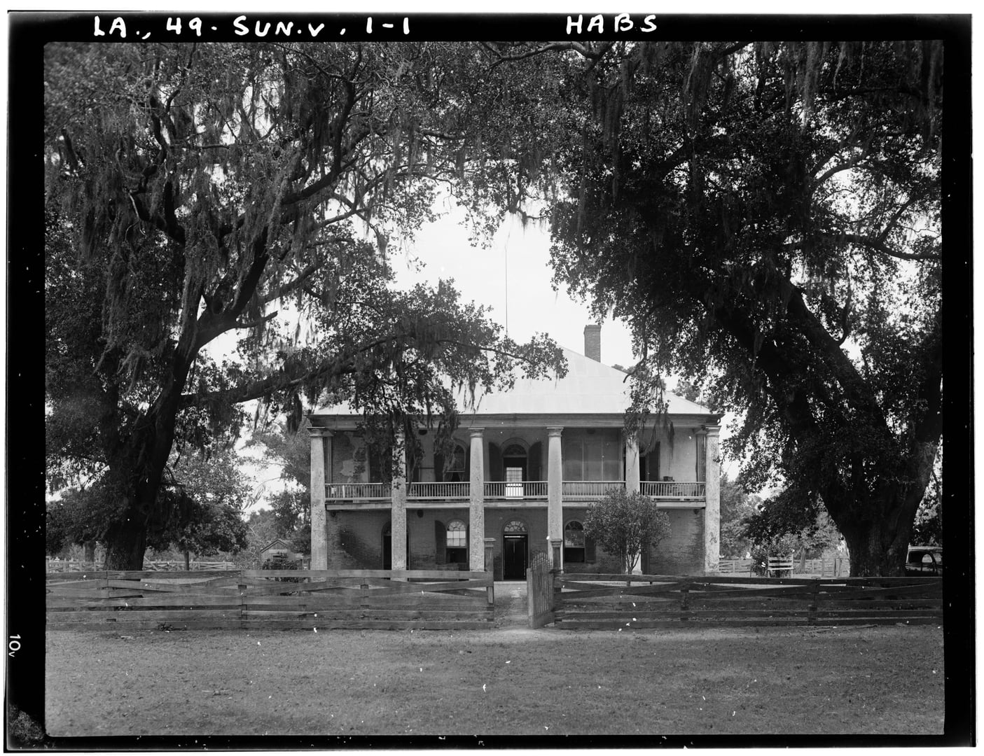 Front elevation of the two-story brick Chretien Point Plantation house with double gallery porch, photographed in August 1936 by Richard Koch for the Historic American Buildings Survey