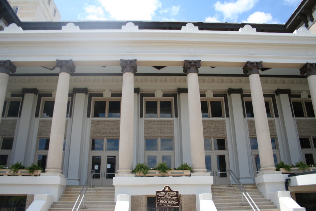 The Hotel Bentley's grand Ionic-columned entrance portico at 801 3rd Street, Alexandria, Louisiana, seen head-on from the sidewalk.