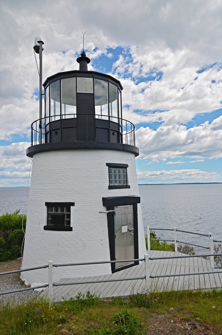 Owls Head Light at the entrance of Rockland Harbor in Owls Head, Maine — 1825 brick tower on granite foundation