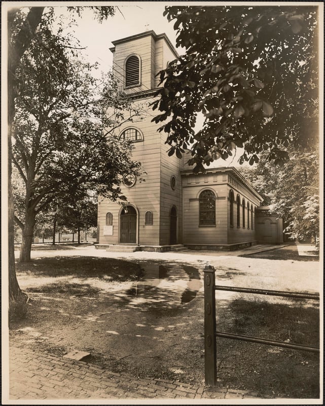 Exterior of Christ Church Cambridge, a 1761 white wooden Peter Harrison-designed Anglican church facing Cambridge Common in Cambridge, Massachusetts