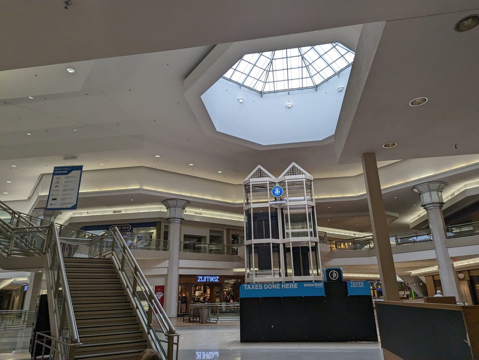 Main concourse in Burnsville Center