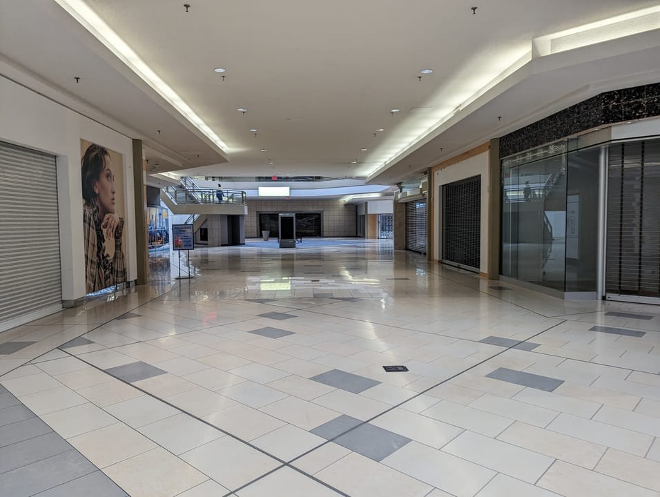 Main concourse in Burnsville Center, Sears wing