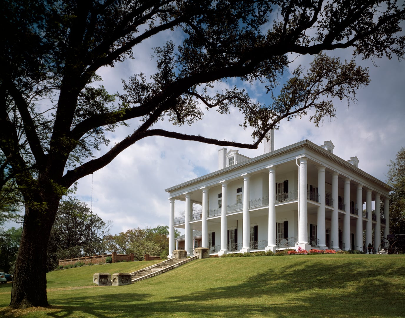 Dunleith mansion in Natchez, Mississippi, ringed by its 26-column Tuscan colonnade, photographed by Carol M. Highsmith