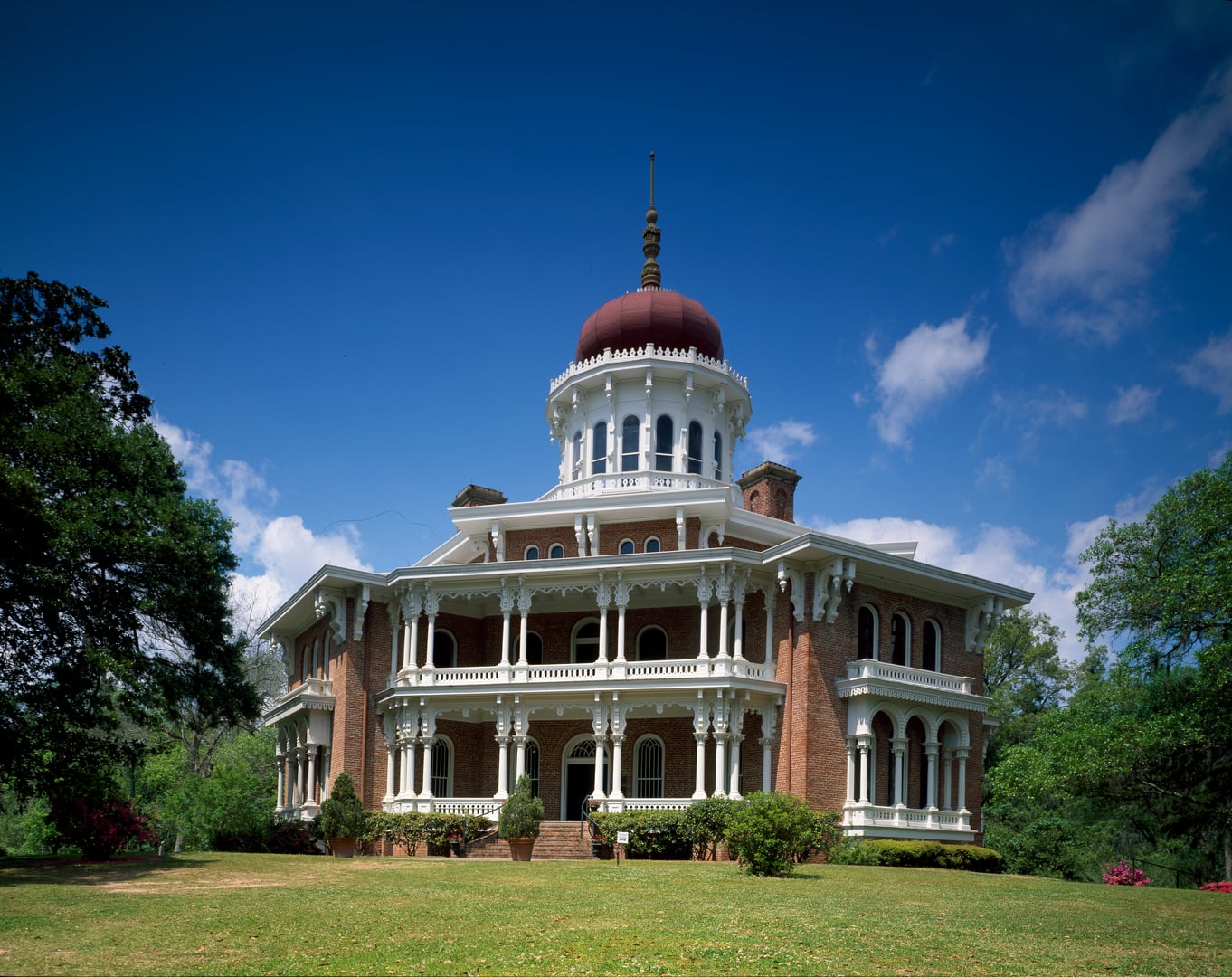 Longwood, also called Nutt's Folly, the largest octagonal house in America, an unfinished Oriental Revival mansion in Natchez, Mississippi