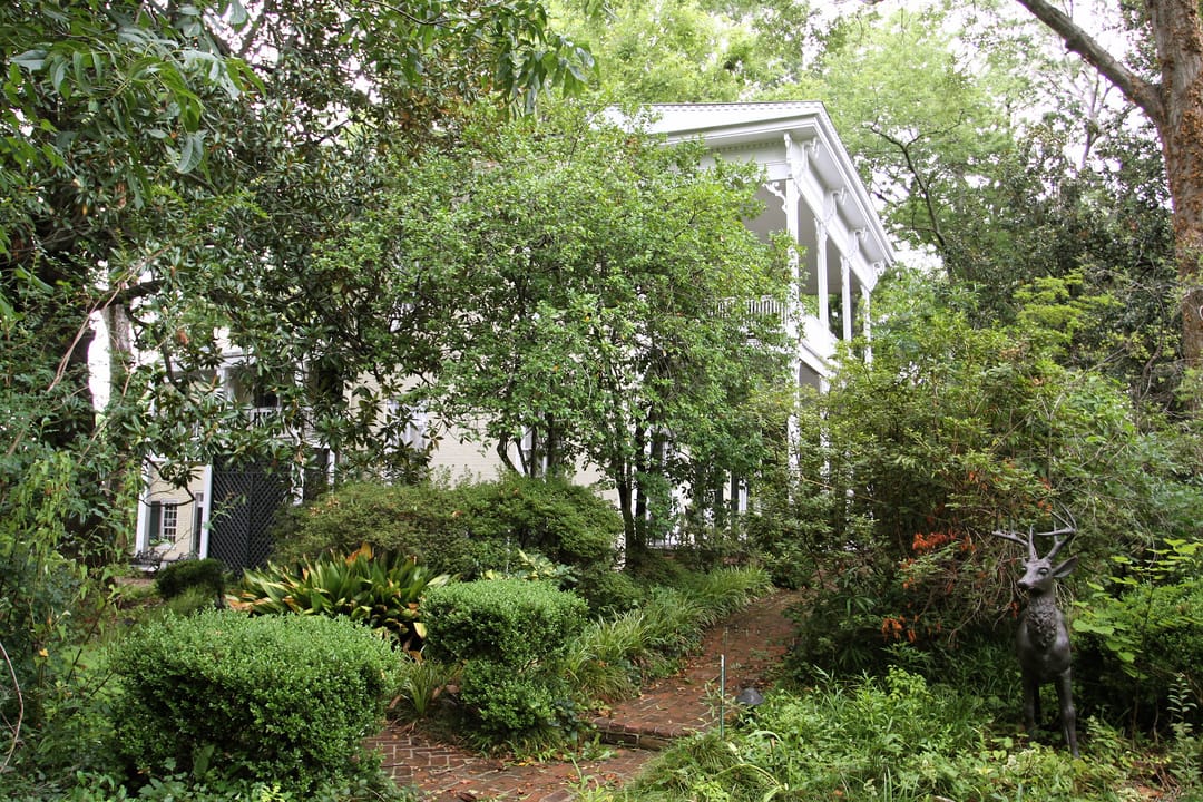 McRaven House in Vicksburg, Mississippi — antebellum tour home built in three phases beginning 1797