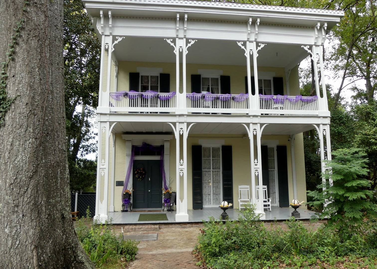 McRaven House in Vicksburg, Mississippi — antebellum tour home built in three phases beginning 1797