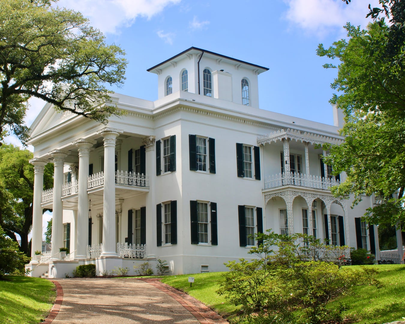 The columned Greek Revival facade of Stanton Hall, an antebellum mansion in Natchez, Mississippi