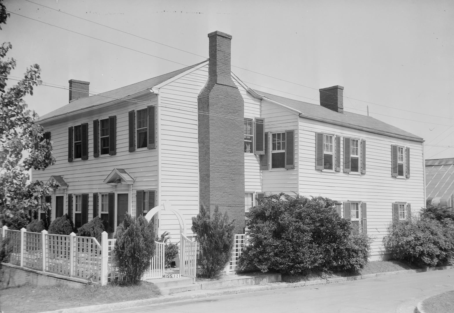 1936 HABS photograph of the Governor A. G. McNutt House at the corner of Monroe and First East Streets in Vicksburg, Mississippi