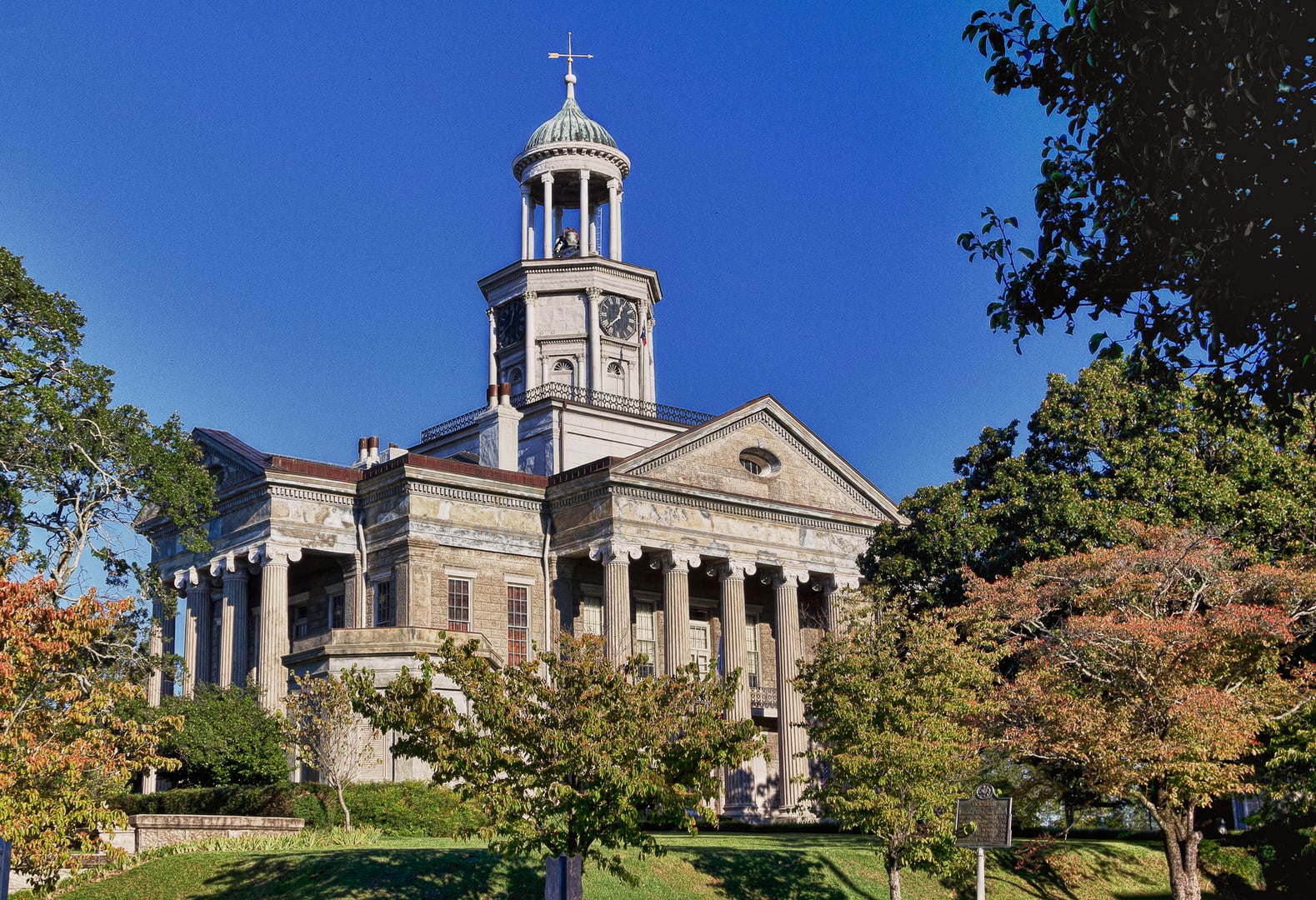 Old Court House Museum — 1858 Greek Revival former Warren County courthouse with its iconic dome in downtown Vicksburg, Mississippi