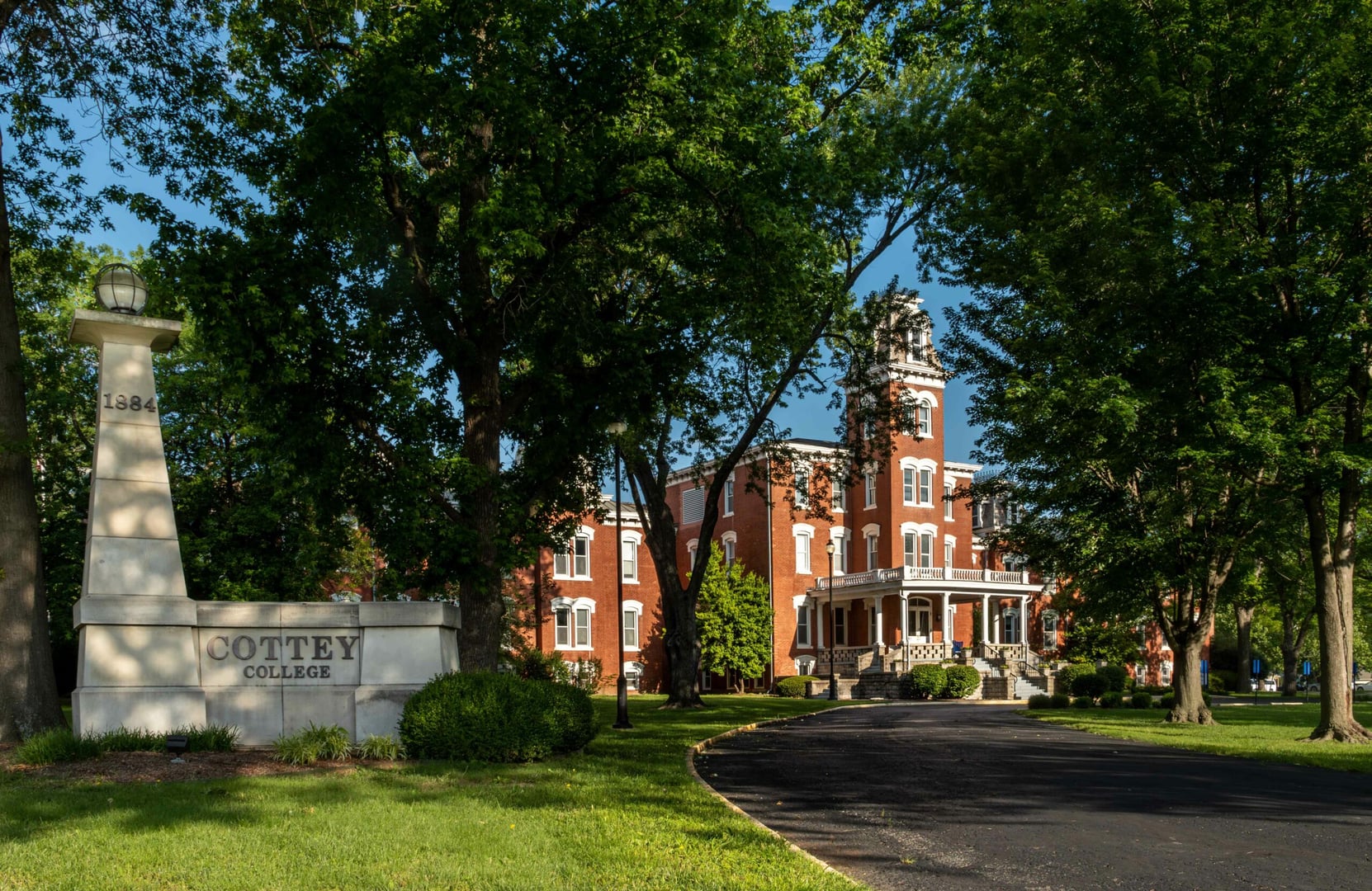 Blanche Skiff Ross Memorial Library exterior
