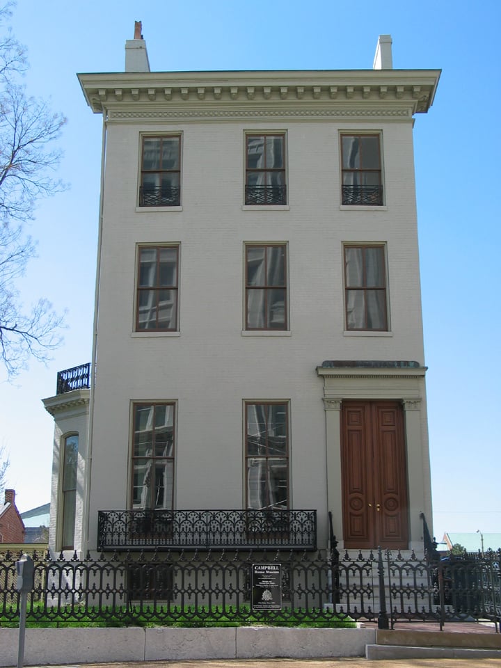 Three-story red-brick Greek Revival Campbell House Museum at 1508 Locust Street in downtown St. Louis, Missouri, photographed in 2004