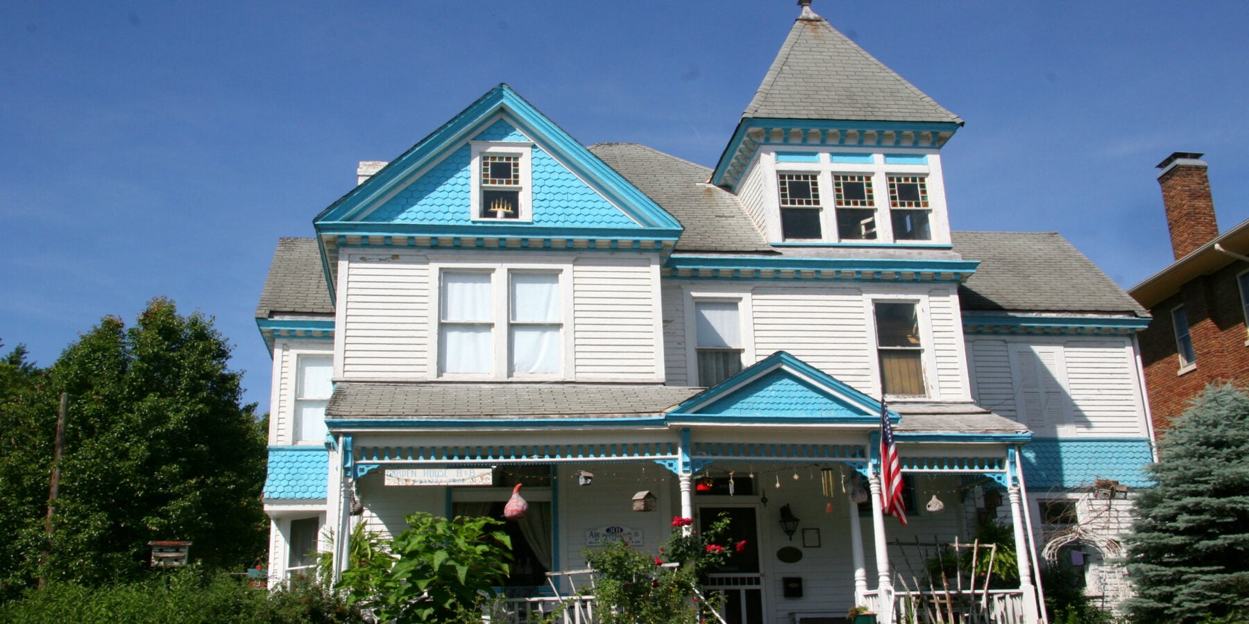 Garden House Bed & Breakfast, an 1896 Queen Anne Victorian mansion in Hannibal, Missouri's Central Park Historic District