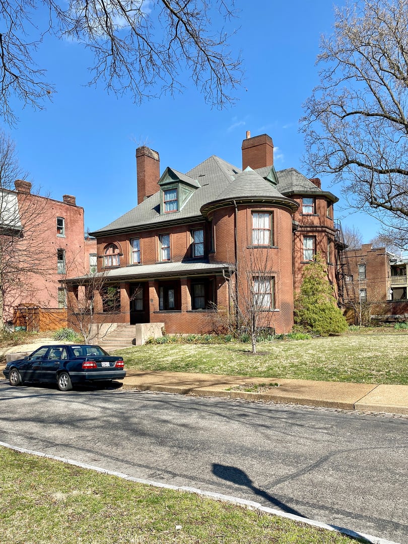 Exterior of the Romanesque Revival Rowe-Lehmann House at 10 Benton Place in Lafayette Square Historic District, St. Louis, Missouri