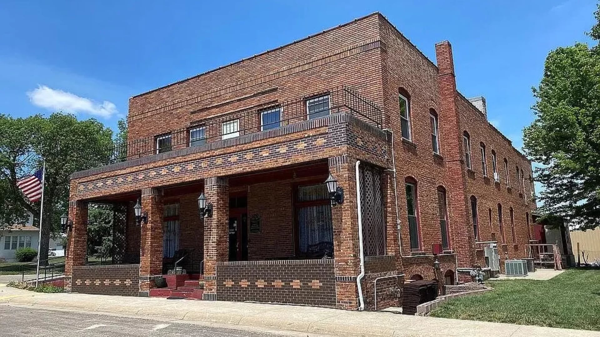 Historic Argo Hotel — 1912 brick hotel in Crofton, Nebraska