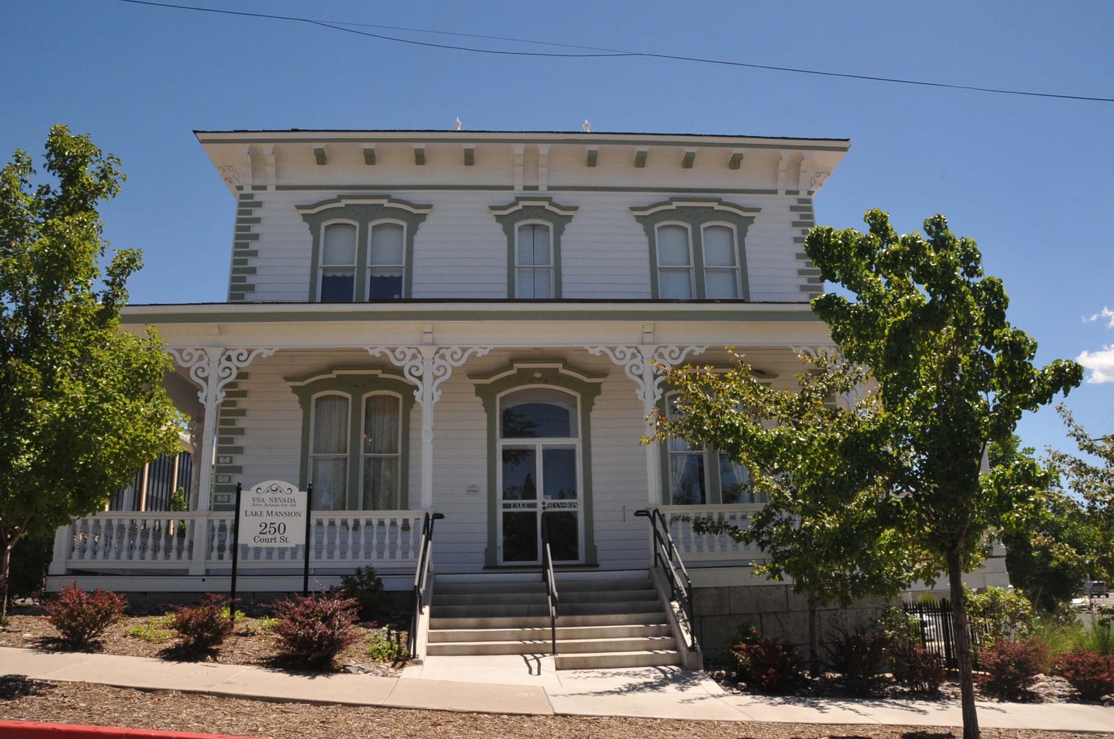 Photo of Lake Mansion