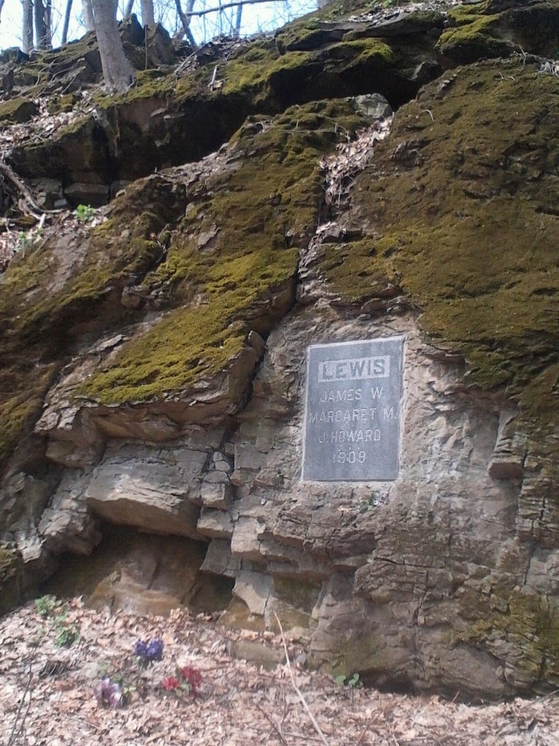 The Lewis Cave Grave marker at Newton Cemetery, Sussex County, New Jersey — a stone set into a rock face inscribed with three names and the year 1909
