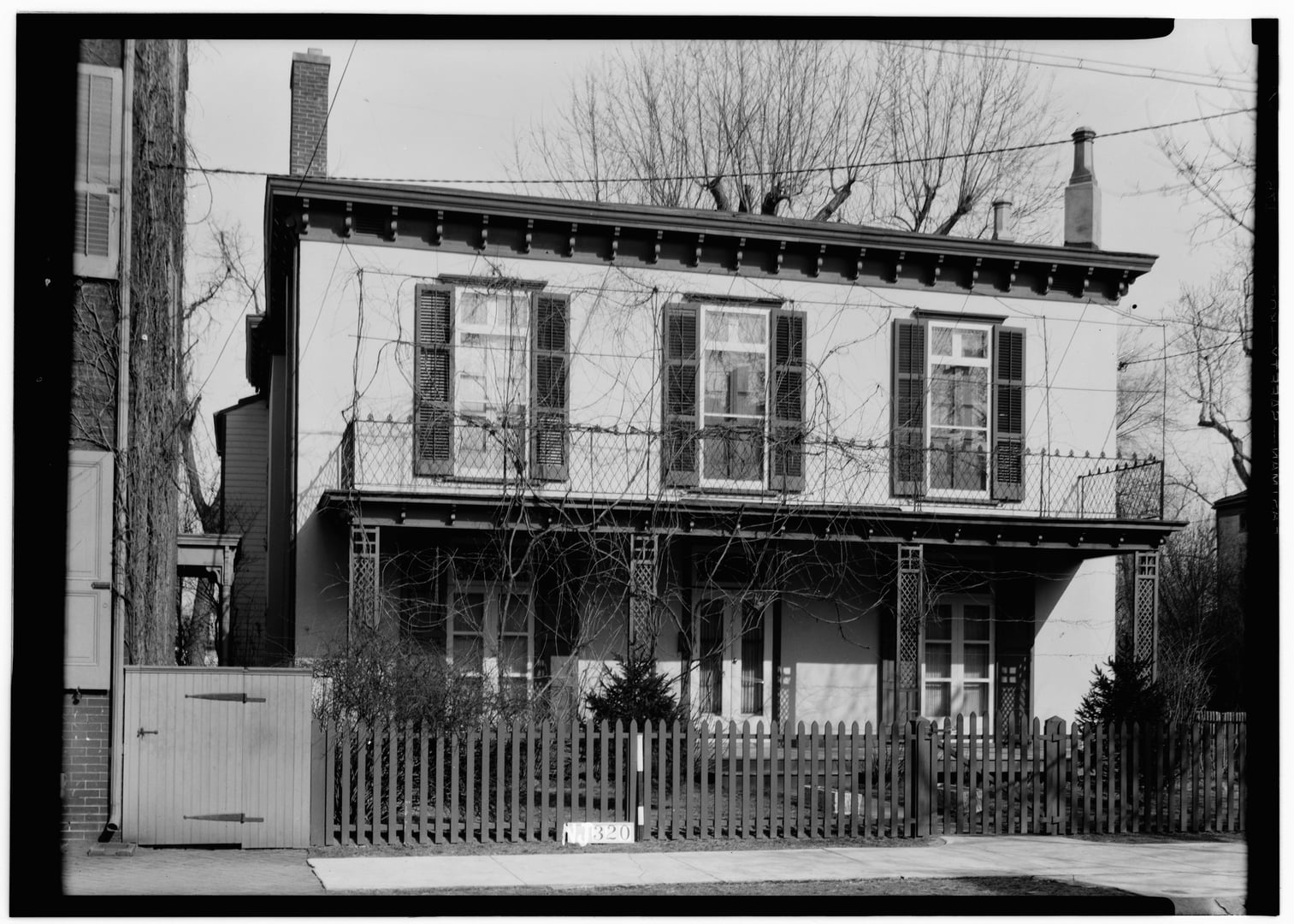 West elevation of the General Grant House at 309 Wood Street, Burlington, New Jersey, photographed for the Historic American Buildings Survey in 1937