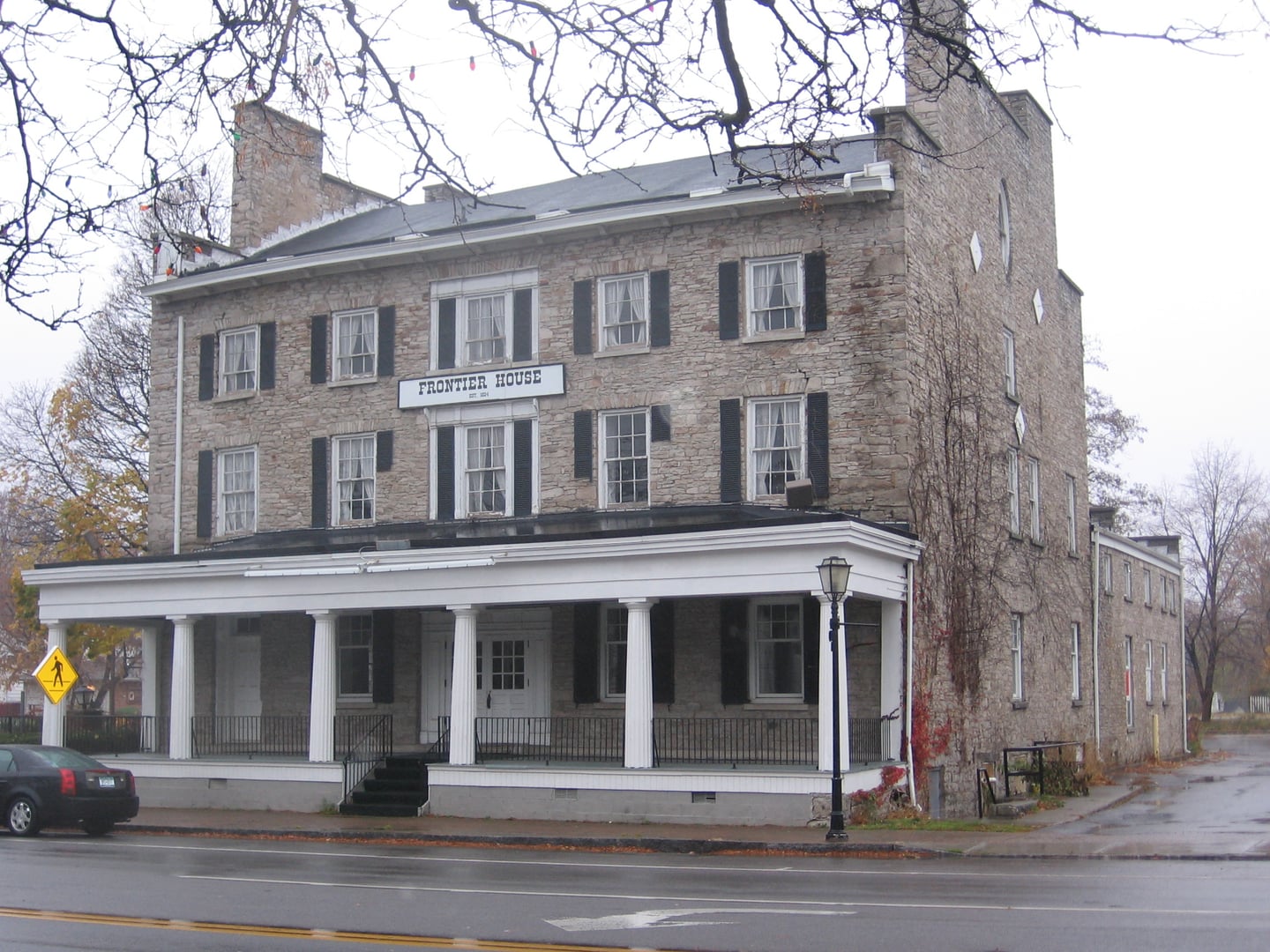 Exterior of the Frontier House in Lewiston, New York, a Federal-style stone building constructed in 1824