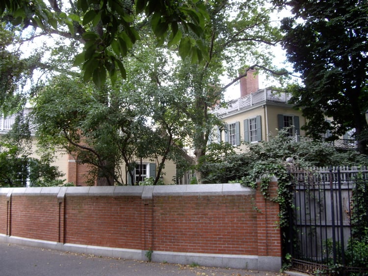 Exterior of Gracie Mansion in Carl Schurz Park, Manhattan, showing the Federal-style white wood-frame mansion