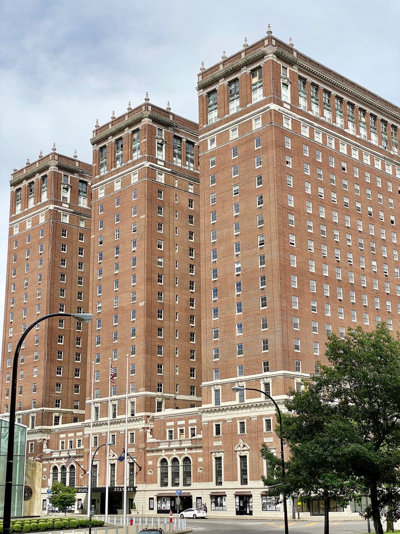 The eighteen-story 1923 Statler Hotel (Statler Towers) on Delaware Avenue and Niagara Square in downtown Buffalo, New York