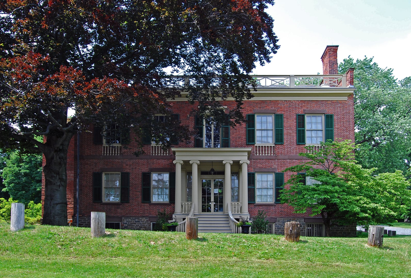Exterior of the 1797-98 Ten Broeck Mansion in Albany, a Federal-style brick house designed by Philip Hooker